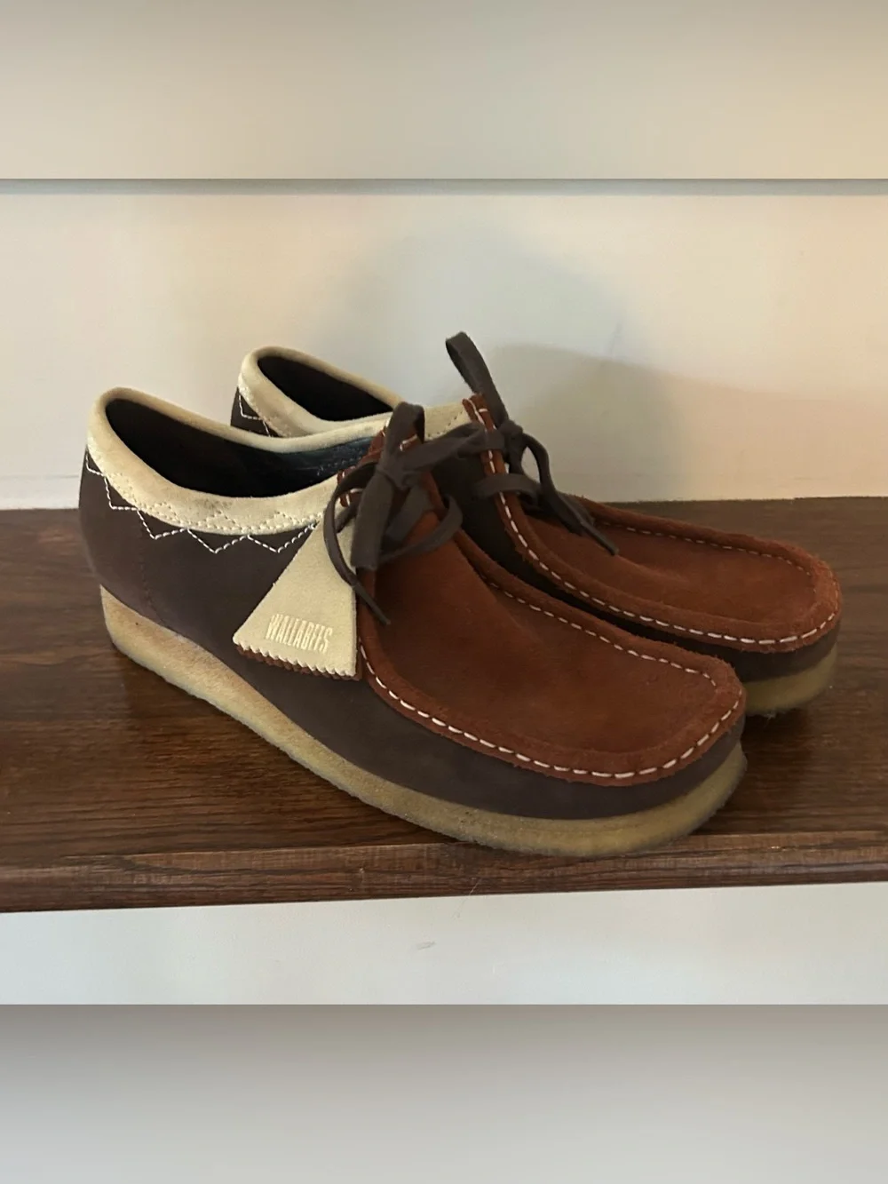 Clarks Wallabee stitch Dark Tan premium Suede Lace Up 10.5